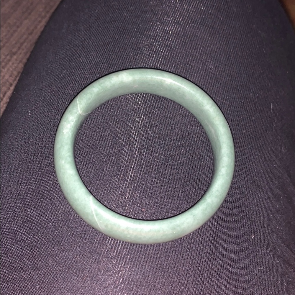 Small pure Jade bracelet nwot